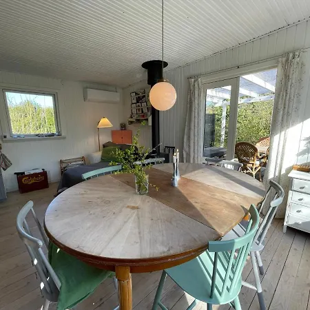 Сasa de vacaciones Majas Sommerhus 250 M. Fra Stranden Stege
